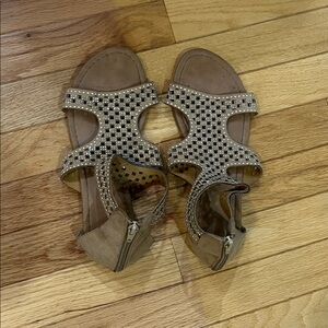 🌹3 for $10 Yoki Tan and gold Studded Sandals